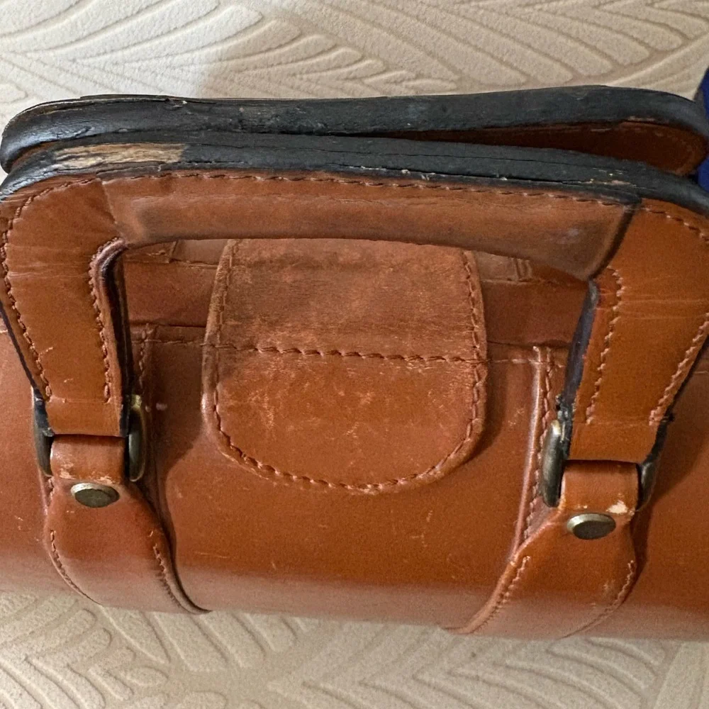 Bellino Vintage Tan Leather Briefcase